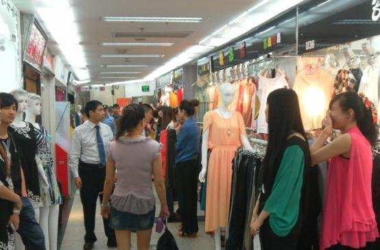 北京卖衣服都是到哪里找货源?一般去哪拿货?从网上时尚的进货渠道