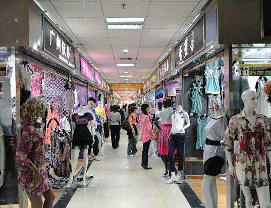 郑州品牌外贸尾货服装店一般在哪进货?库存衣服批发市场都在那里?