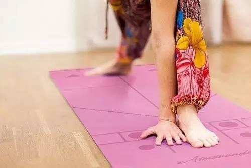 悦步和奥义品牌的瑜伽垫怎么样?是什么材料做的?好吗?对比哪个好?