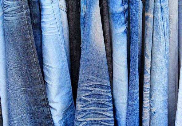  	时尚韩版男女冬装衣裤批发市场在哪里?冬季牛仔裤厂家直销价格