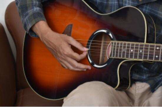 训练弹吉他左手的灵活性