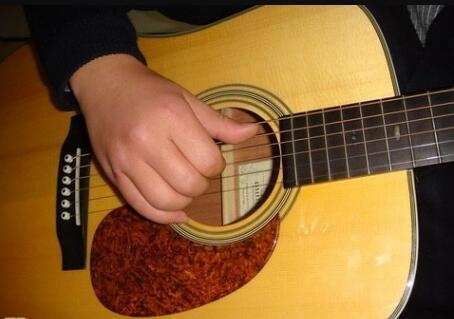 吉他练习左手按弦的手法